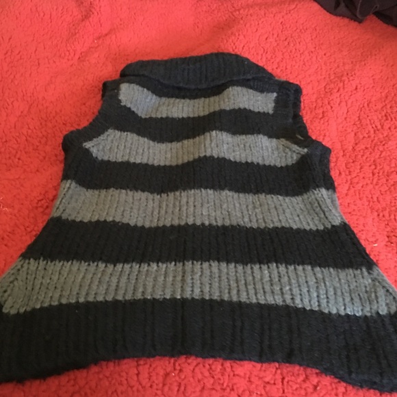 Sweater, Size Large - Picture 6 of 8